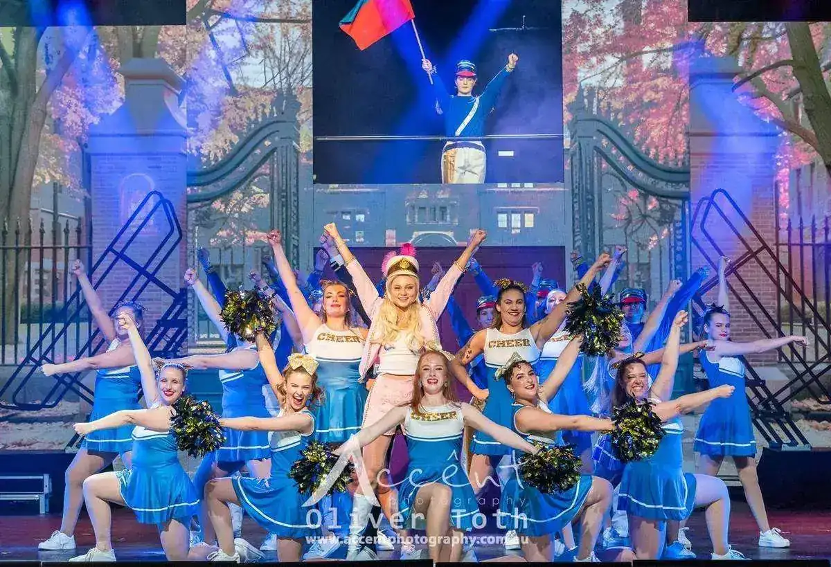 Pelican’s Legally Blonde cast on stage